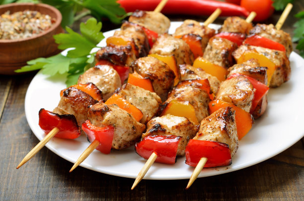 开胃鸡串与甜椒图片下载