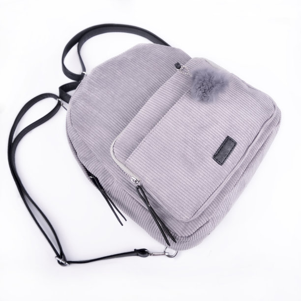 白色背景的女人背包图片下载