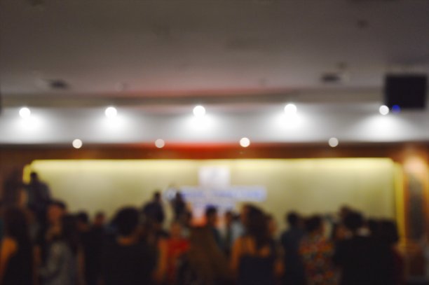 会议室里挤满了人图片下载