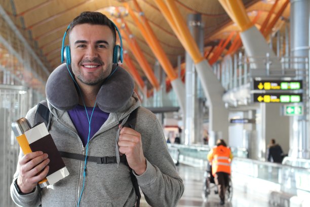 长途旅行必备物品素材图片