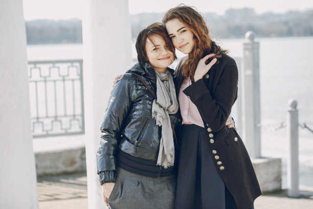 母亲和女儿图片下载