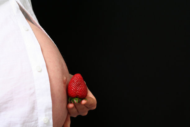 怀孕和草莓图片下载