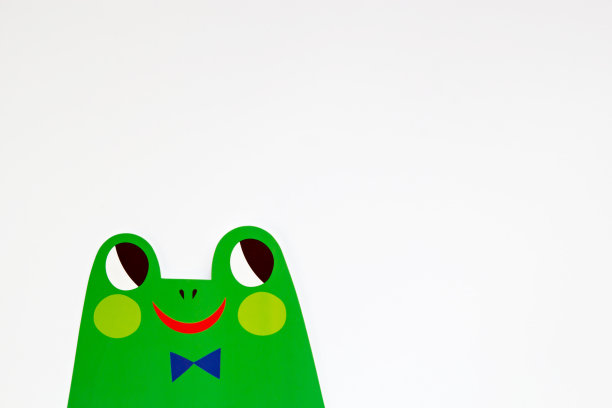 绿色的青蛙照片亭支撑在一个白色的背景图片下载