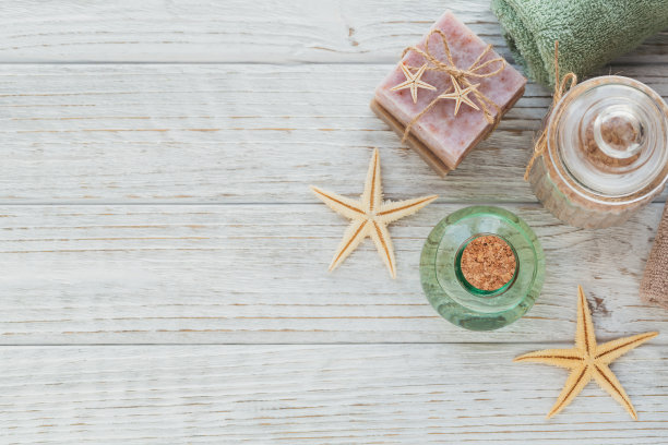 面部和身体护理的水疗产品。自制肥皂，天然油，海盐图片下载