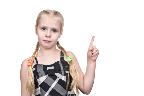 女孩指着侧面和上面图片下载