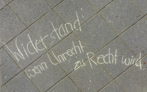 正义的反抗标语图片下载