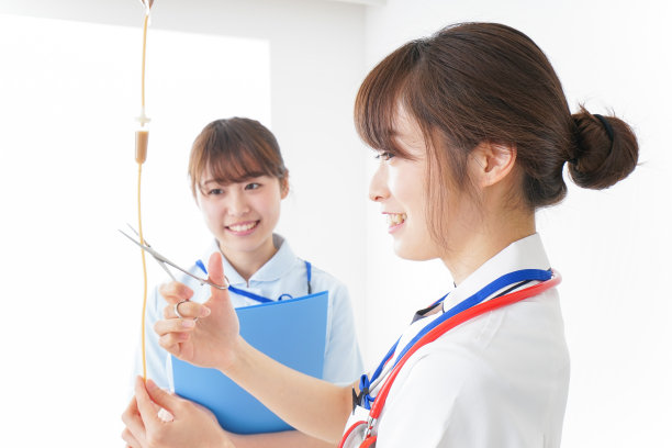 两个护士形象图片下载