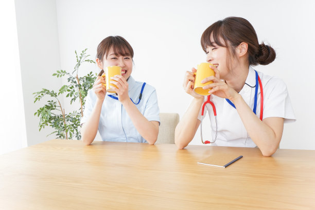 两个护士形象图片下载