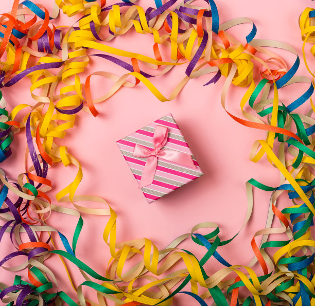 派对的节日背景与五彩纸屑。本空间图片下载