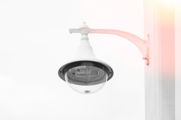 灯柱上白色背景，经典的白色壁灯图片下载