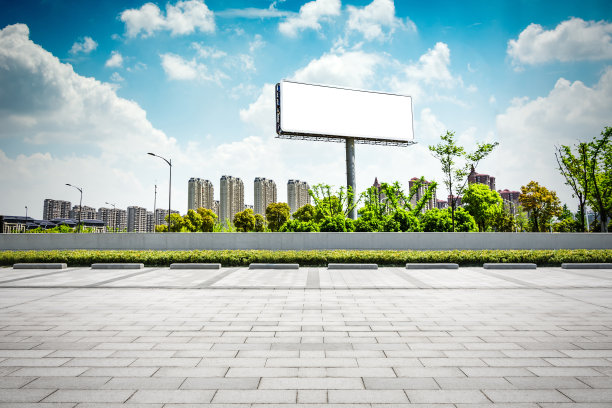 户外广告布告栏或夜间广告布告栏。路灯图片下载