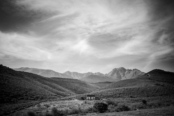 美丽的风景图片来自小卡鲁地区靠近Uniondale在南非的花园路线图片下载