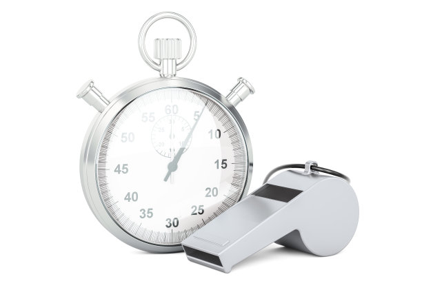 哨子和秒表，3D渲染孤立的白色背景图片下载