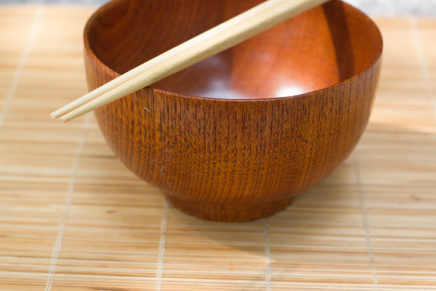 木碗和筷子图片下载
