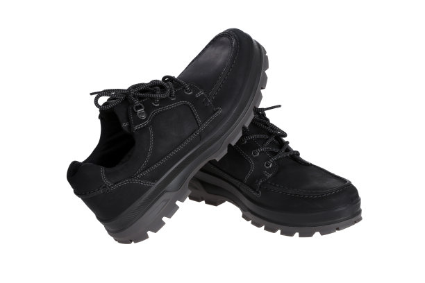 白色背景上的登山鞋素材图片