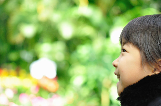 女孩的微笑图片下载