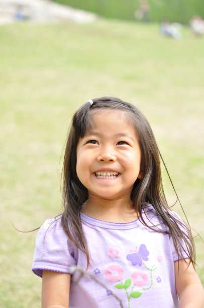 女孩的微笑图片下载