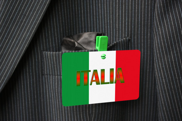 门禁卡挂在夹克袋上图片下载