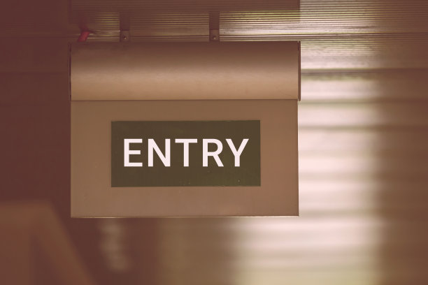 在黑色背景上发光图片下载