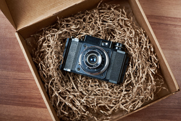 装在盒子里的老式测距仪图片下载