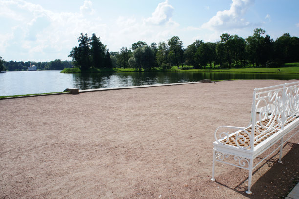 风景公园普希金，Tsarskoe Selo圣彼得堡，俄罗斯观看湖图片下载