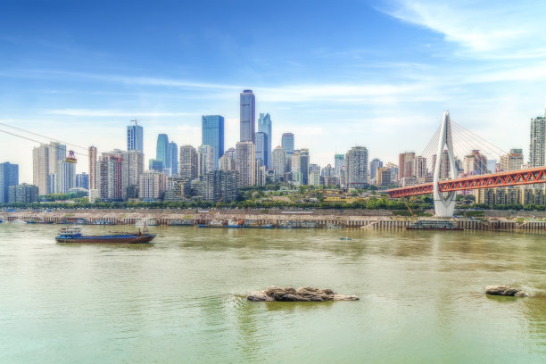 重庆的道路、地面和美丽的天际线素材图片