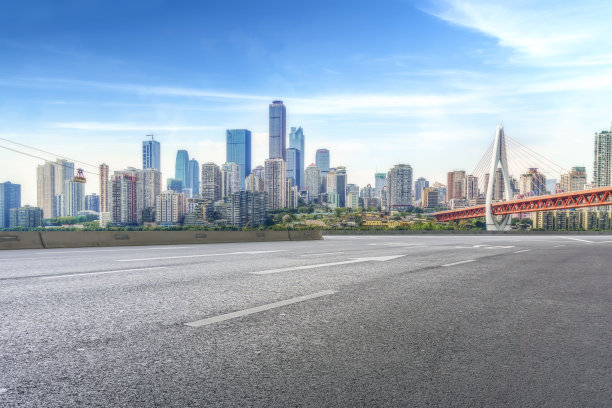 重庆的道路、地面和美丽的天际线素材图片