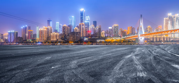 重庆的道路、地面和美丽的天际线图片下载