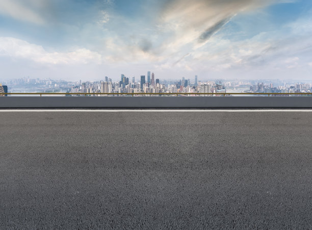 重庆的道路、地面和美丽的天际线素材图片