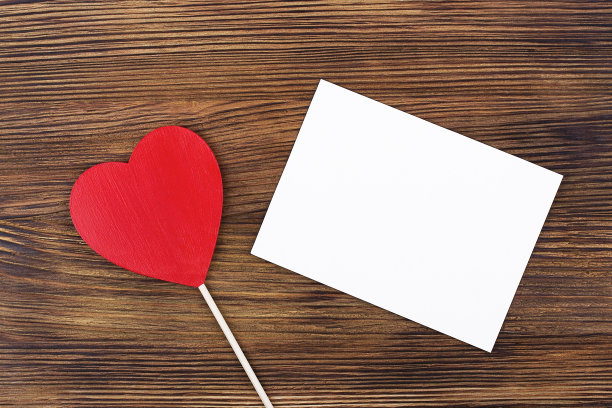情人节背景红心卡与地方文字。图片下载