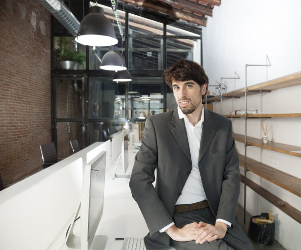 年轻的企业家信任我们的业务图片下载