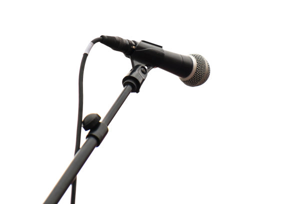 铬麦克风隔离在一个白色背景图片下载