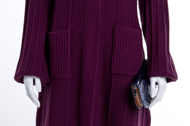 近女针织图案开衫。图片下载