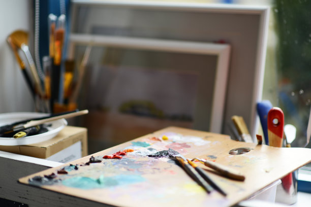 油画画笔用于在画布上画画图片下载