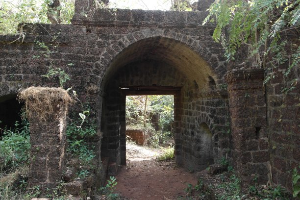 古老堡垒的石墙图片下载