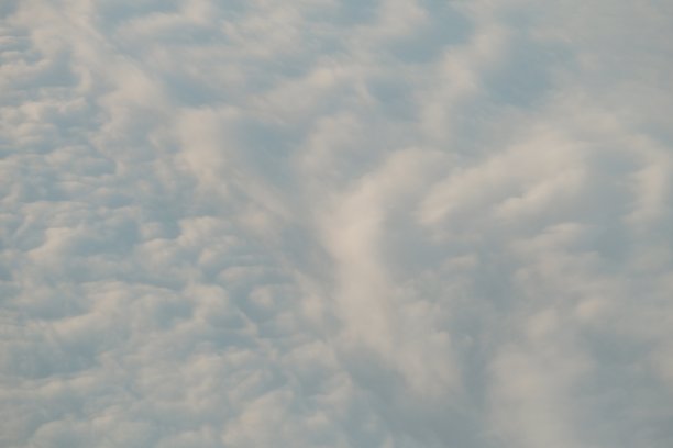 上面的白云背景自然图片下载