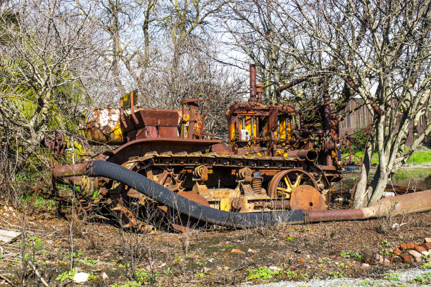 古董生锈的推土机图片下载