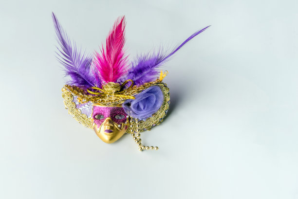 白色背景上的威尼斯狂欢节面具图片下载