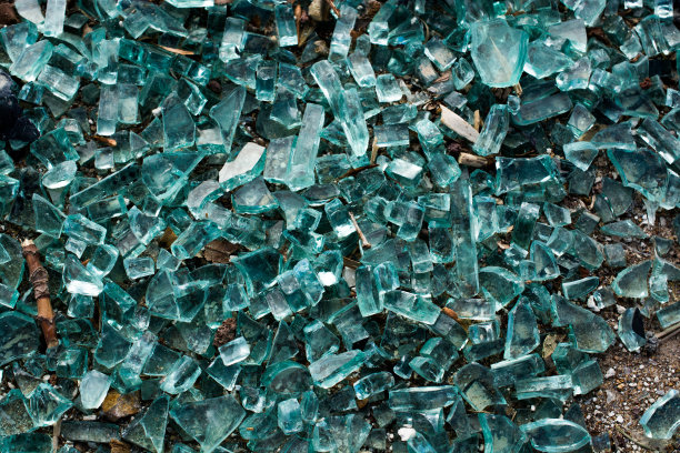 背景是有裂缝的碎玻璃图片下载