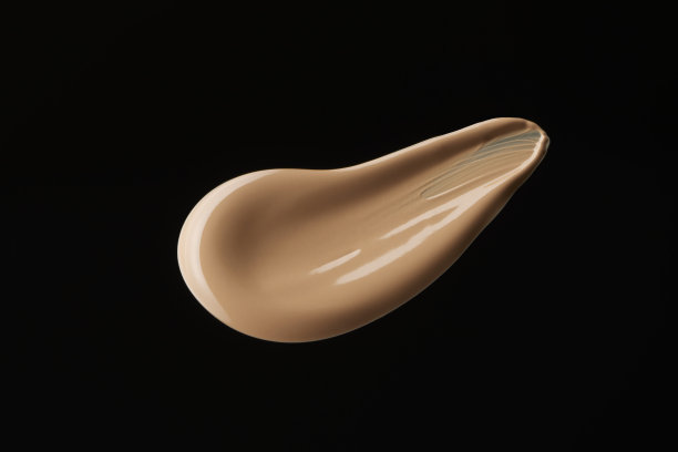 液体粉底特写黑色背景图片下载