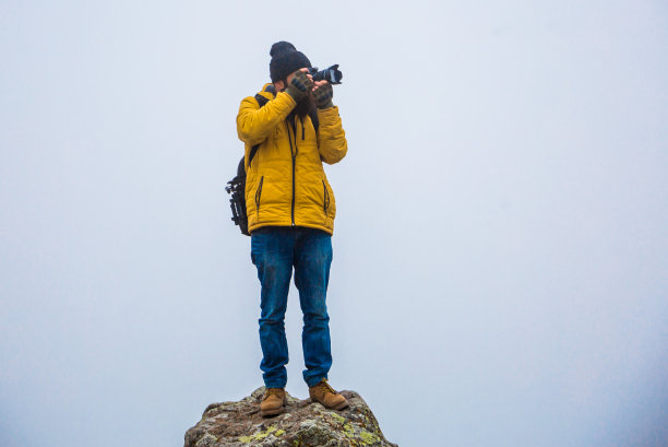 山中男人的生命图片下载