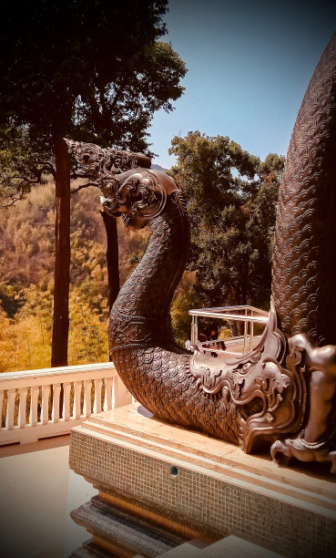 那迦是泰国寺庙里用木头做成的。图片下载