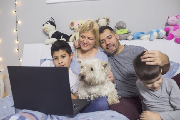 快乐的家庭图片下载