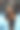 一个时尚模特在冬天的院子里穿着黑色的裙子拍照片图片下载