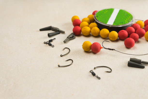 钓鲤鱼用的鱼饵、鱼钩、钓具。复制粘贴图片下载