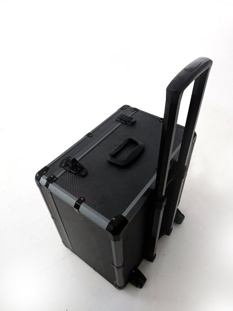 黑色行李箱孤立在白色背景上图片下载