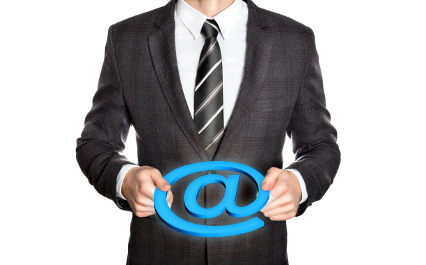 商人拿着@-标志图片下载