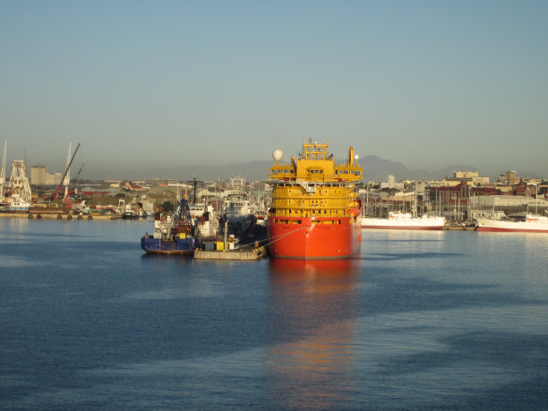 开普敦港的船图片下载