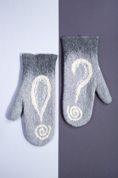 灰色的女性手套与标志上的彩色背景图片下载