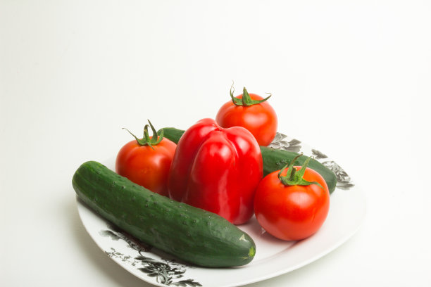 白色盘子里的蔬菜图片下载